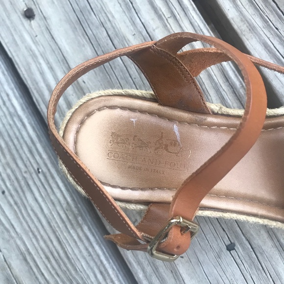 Coach and Four Women’s Brown & Gold Strap Sandals Size 7M - Picture 4 of 6